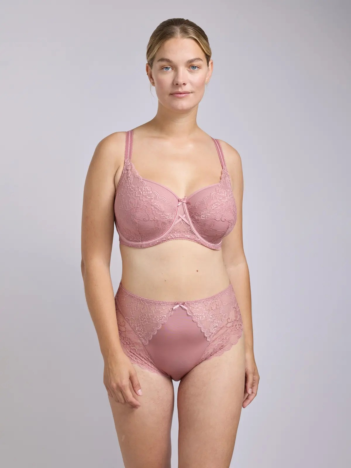 Nemis guruhi pornosi: pussies soqolini oldi Yulenka bilan jinsiy aloqa video