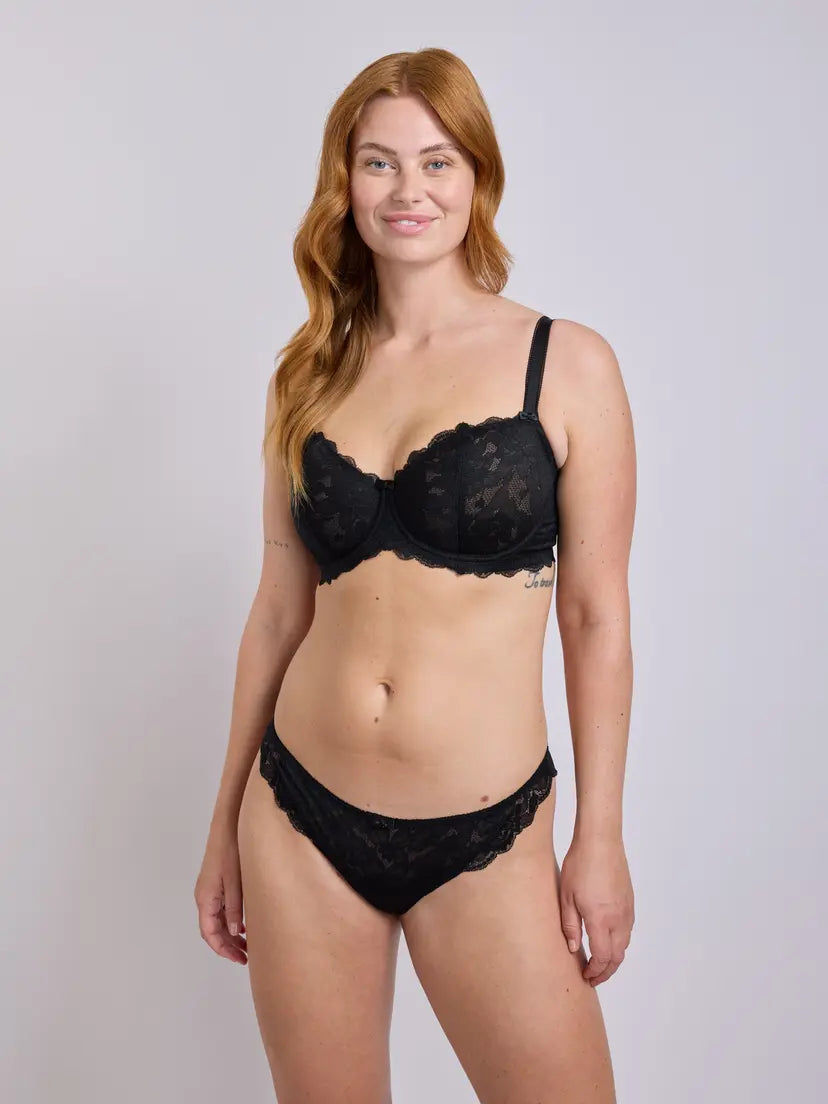 Melnas krāsas stringi