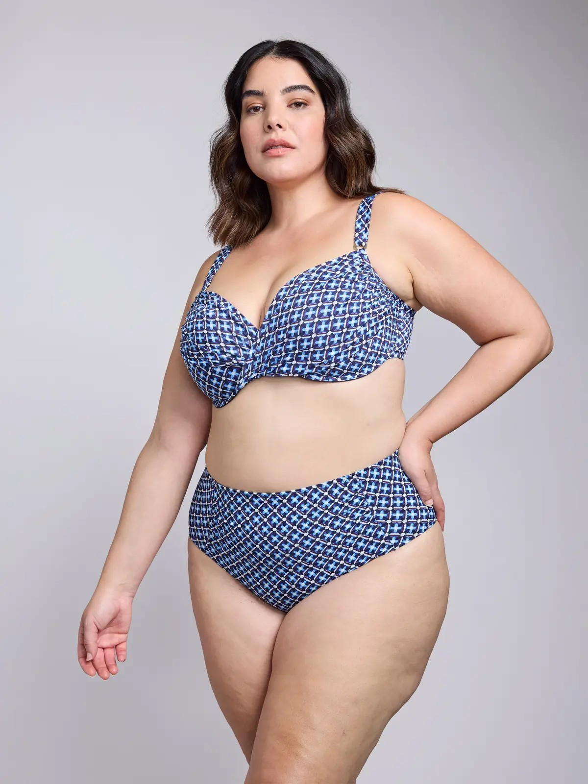 Sieviešu peldkostīms, lieli izmēri